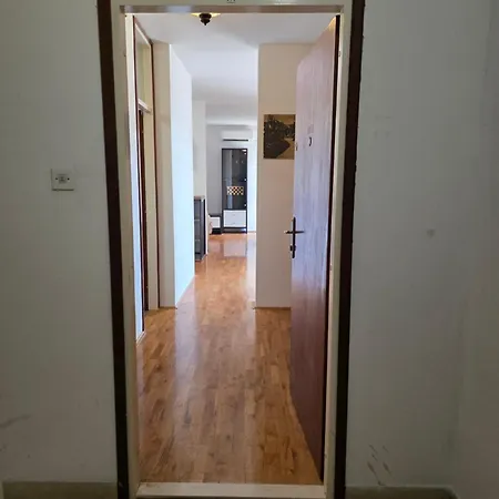 Trstenik Lägenhet *