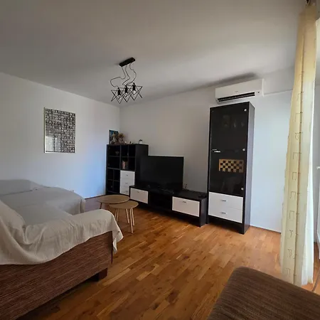 Trstenik アパート *